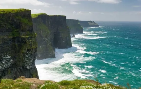Cliffs of Moher, Burren and Bunratty with Private Chauffeur Tour
