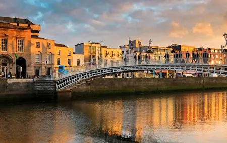 Dublin: City Walk with Audio Guide in 7 Languages on your Phone