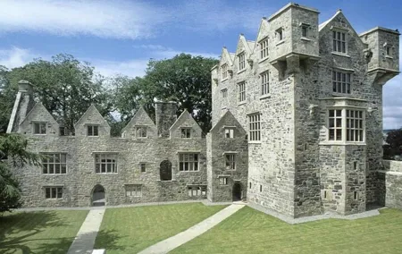 Travel and Experience the Emerald Isle.