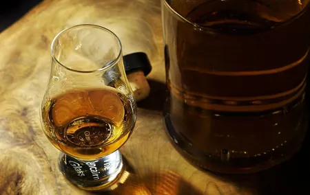 Discover Dublin's Whiskey Distilleries: Private Tasting Tour