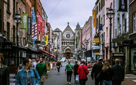 Private Mesmerizing Dublin: Walking Tour for Couples