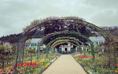 Private Transfer From Paris to Bayeux & Caen with stop in Giverny