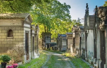 Haunted Walking Tour of Père Lachaise Cemetery
