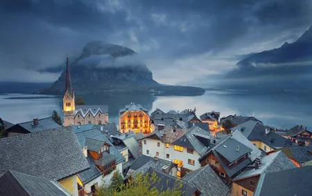 Sightseeing transfers from Vienna to Salzburg with a 4-hours stop in Hallstatt