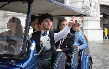Historic Oldtimer Tour through Vienna