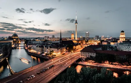 BERLIN PHOTO TOUR with a professional Photographer from Berlin