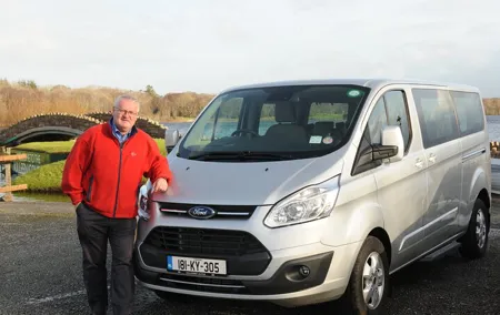 Airport collection and drop off transfers transport service.