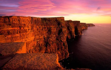 Cliffs of Moher, Aran Island & Burren tour from Galway. Guided.