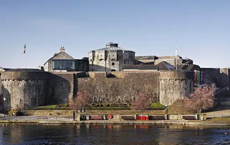 Sean's Bar, Athlone Castle and Clonmacnoise Monastery
