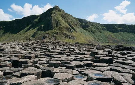 Shore Excursion: Giants Causeway Tour From Belfast Port (Extra Leg Room Bus)
