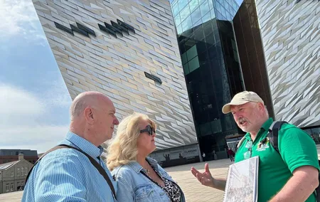 Best of Belfast Driving Taxi Tour with Political Murals