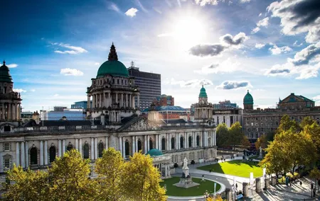Private Driver Guided Day Tour of Belfast