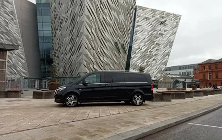 Private Belfast city & peace wall tour