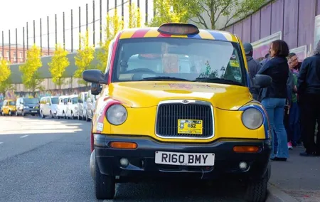 History of Belfast conflict and terror 1 hour black taxi tour