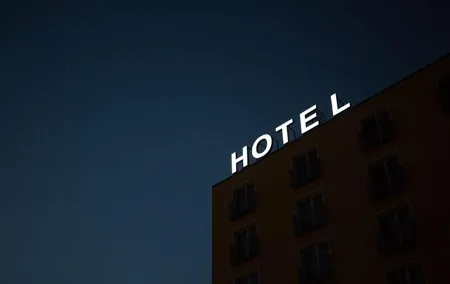Private Belfast Departure transfer-Belfast Hotel to Belfast Int Airport