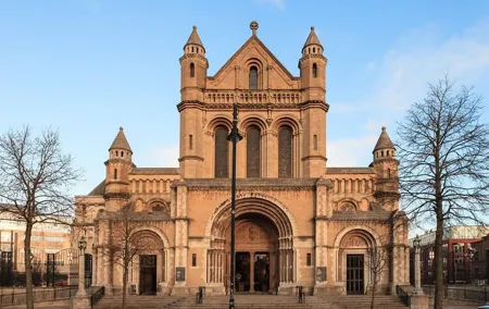Belfast City sightseeing private walking tour
