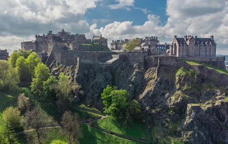 Edinburgh Castle: Guided Walking Tour with Entry Ticket