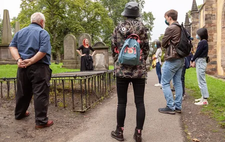 Haunted Vaults and Graveyard Walking Tour in Edinburgh