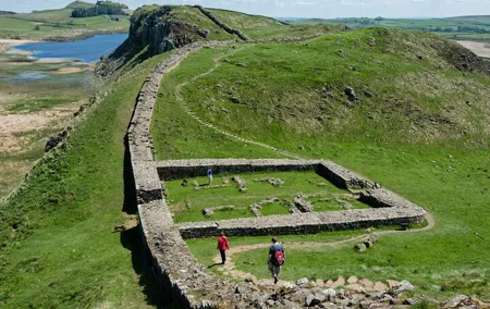 Rosslyn Chapel and Hadrian's Wall Small Group Tour from Edinburgh