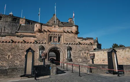 Edinburgh Castle Guided Walking Tour & Holyrood Palace Ticket