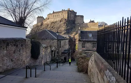 Edinburgh: History Lovers Old Town Walking Tour