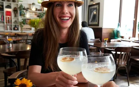 Edinburgh Gin Tour with a Local Guide: Private & Custom