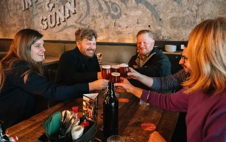 Taste & Tour: Edinburgh Food Tour with Drinks