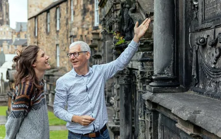 Highlights & Hidden Gems With Locals: Best of Edinburgh Private Tour