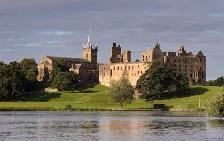 Edinburgh: Mary Queen of Scots Privately Guided Luxury Day Tour