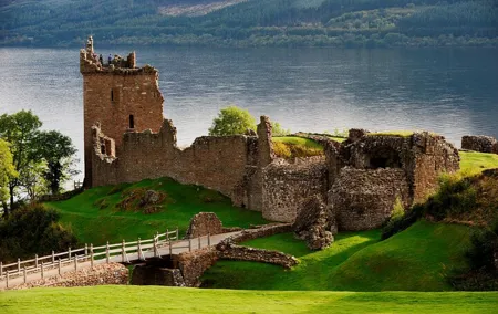 Inverness, Loch Ness and Urquhart Castle Full Day Tour
