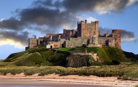 Edinburgh: Bamburgh, Northumberland & Alnwick Winter Adventure