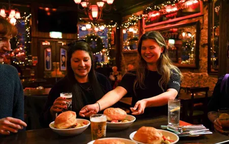 Edinburgh Old Town Food & Drinks Tour with Eating Europe