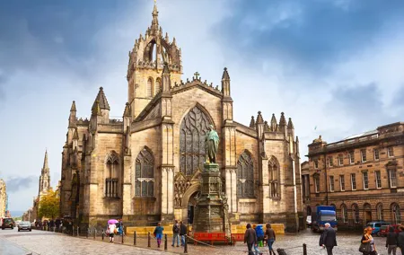 Ghosts of Edinburgh: Bloody Past Exploration Game and Tour