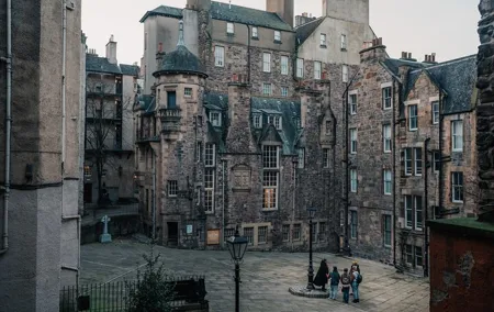 Multi-Sensory Old Town Ghost Walking Tour in Edinburgh