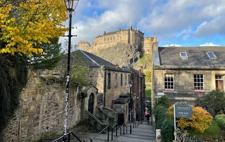 Edinburgh Unveiled: Luxury Private Driving Tour of Edinburgh