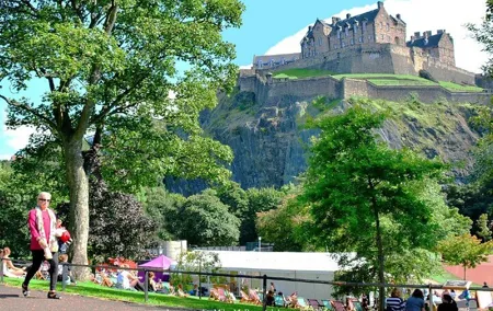 Private Full-Day Walking Tour in Edinburgh with Edinburgh Castle