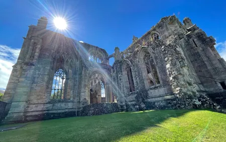 Stone & Story: Rosslyn Chapel & Melrose Abbey Private Day Trip