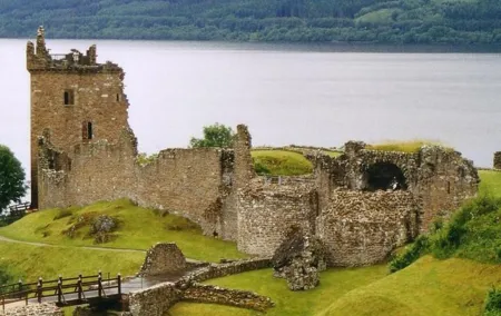Loch Ness Inverness and Urquhart Castle