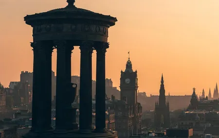 Edinburgh Night Tour with a Local Guide: Private & 100% Personalized