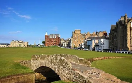 Edinburgh City Centre and St Andrews Private Driving Day Tour