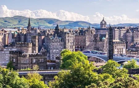 Kid-Friendly Edinburgh City Wonders Private Guided Tour