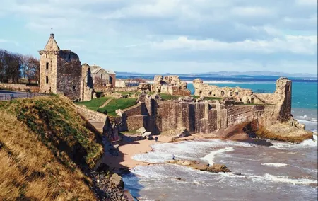 From Edinburgh: Private Tour to St Andrews & East Coast Villages