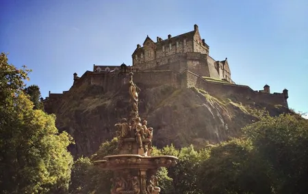 Castles & Cobblestones: Private Full Day Edinburgh Walking Tour