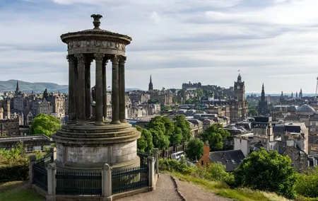 Explore Edinburgh in 60 minutes with a Local