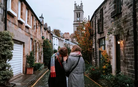 Elegant Professional Private Photoshoot Tour in Edinburgh