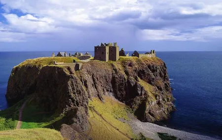 Scottish Castles Glamis and Dunnottar Italian Tour Guide