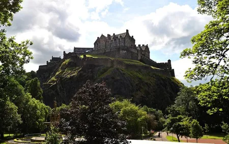 Edinburgh Private Walking Tour with a Local