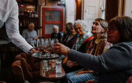 Edinburgh: Whisky Tasting with Storytelling in a Historic Pub
