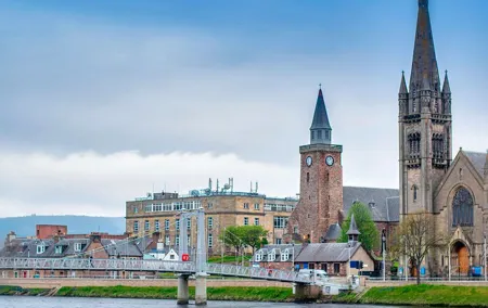 Discover Loch Ness and Urquhart Castle