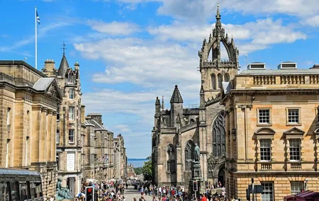 Edinburgh Private Walking tour with a Professional Guide